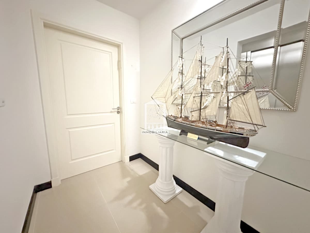 Torre Lobos, esquinero. 3 suites + servicio. Garaje doble