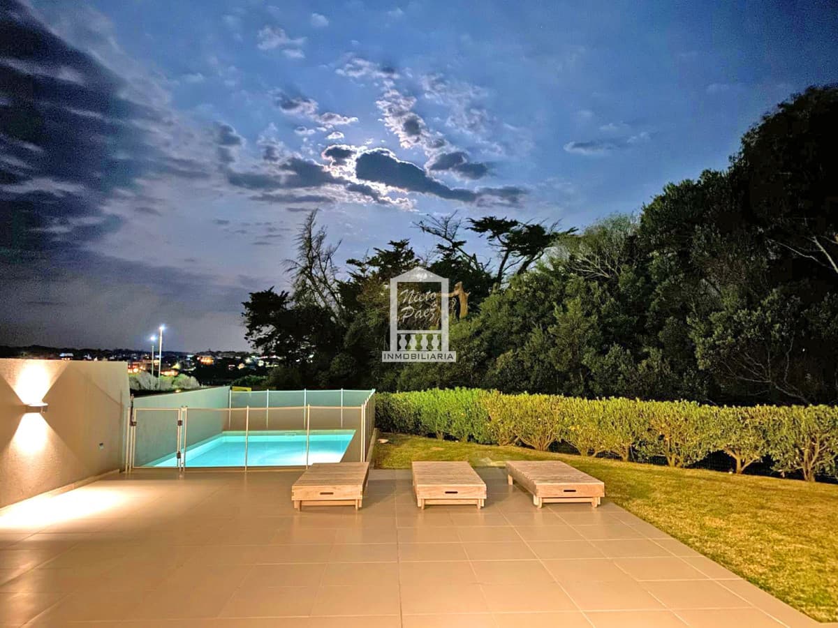 Espectacular, super equipado, piscina propia. 2 garajes