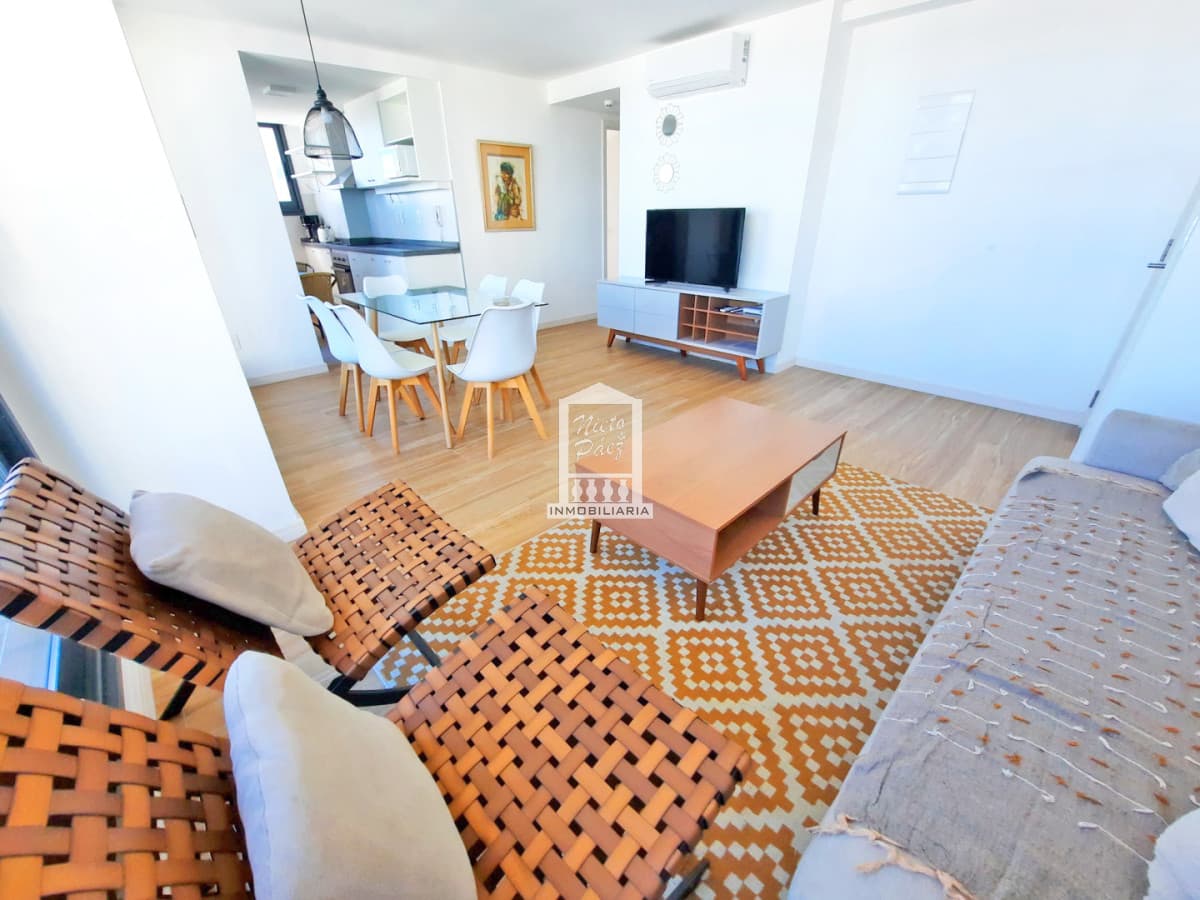 Vista al océano, edificio con servicios. 2 dorm, 2 baños.