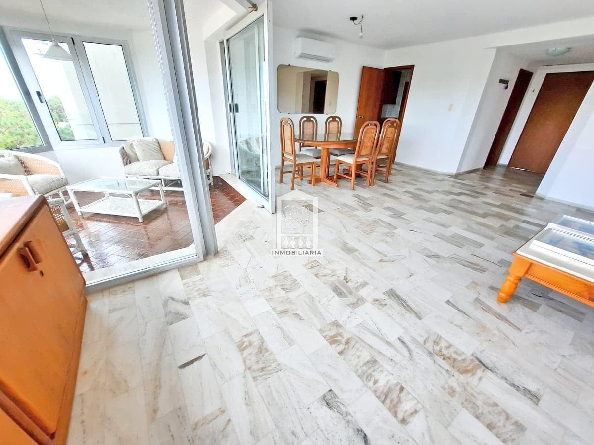 Roosevelt, 3 dorm, full amenities.
