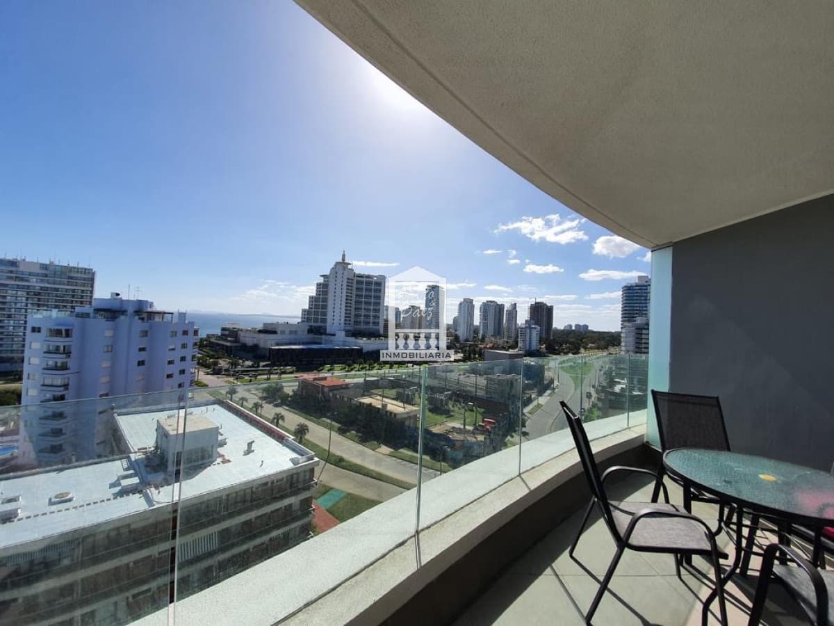 Piso alto con vista a la mansa, 3 suites, 2 garajes. Financiación directa