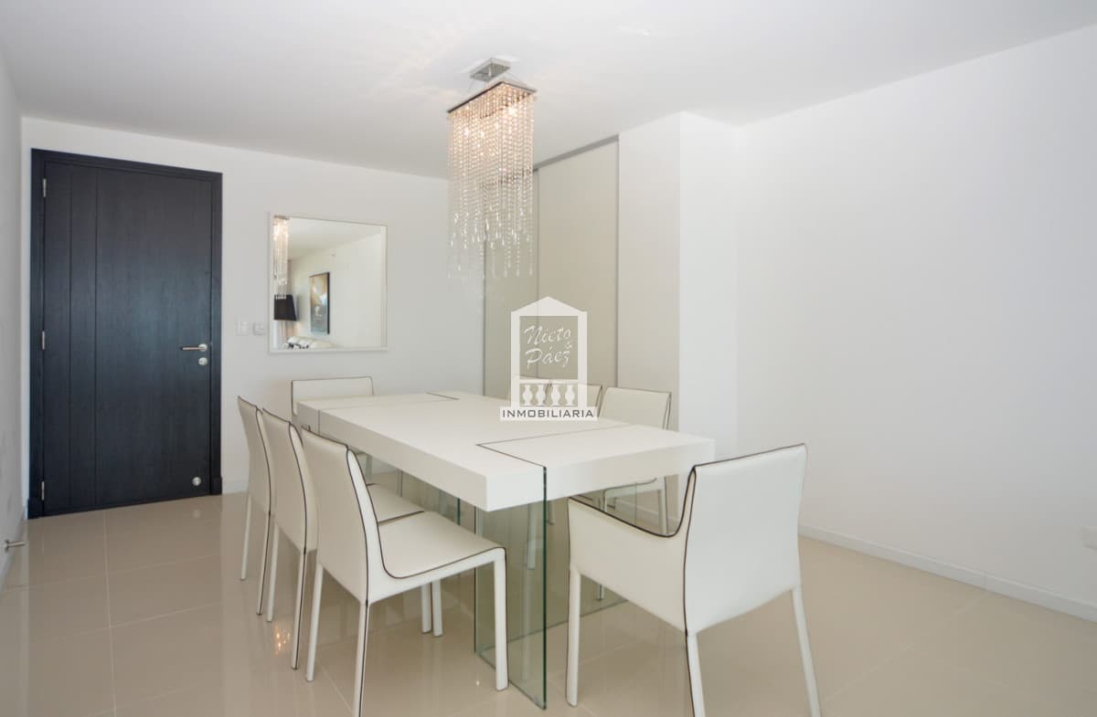 Vista al océano, mega terraza, 3 dorm, full amenities.