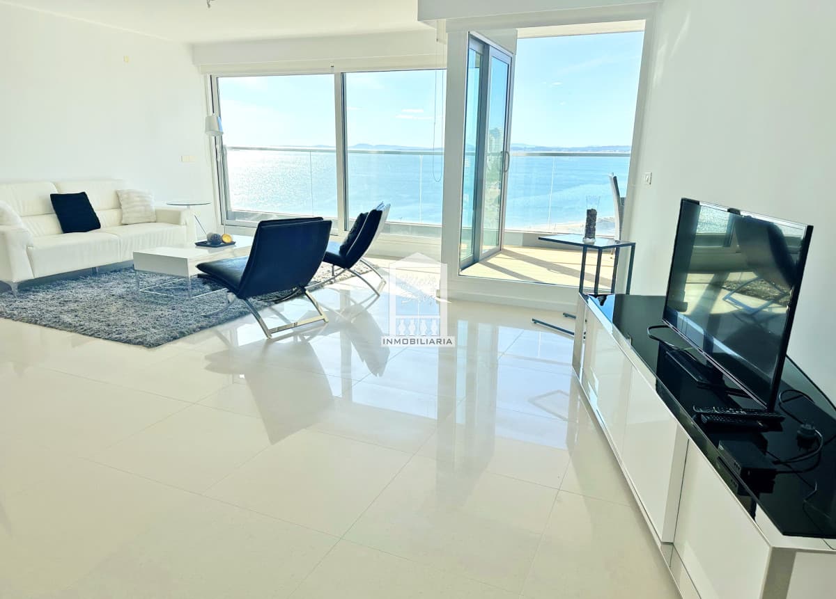 Mansa, con toda la vista. 3 suites + toilette. Full amenities.