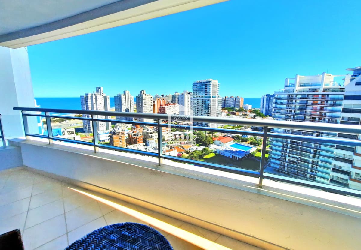 3 dorm. Piso alto sobre Av Chiverta, moderna torre con amenities.