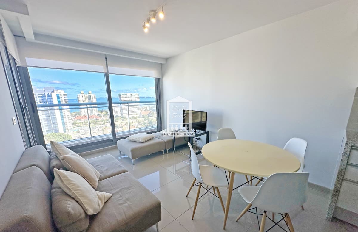 Piso alto, 1 suite + toilette, garaje. Full amenities.