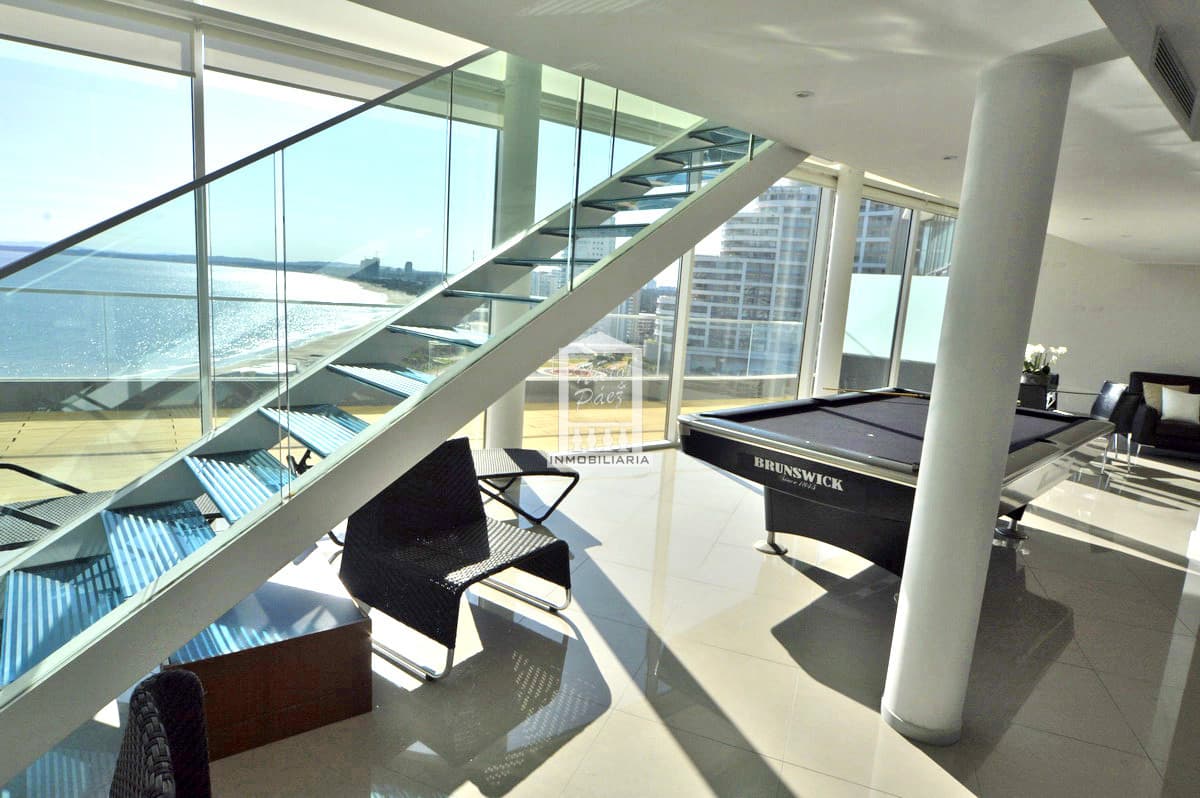 Penthouse triplex. Único, piscina propia, ascensor privado.