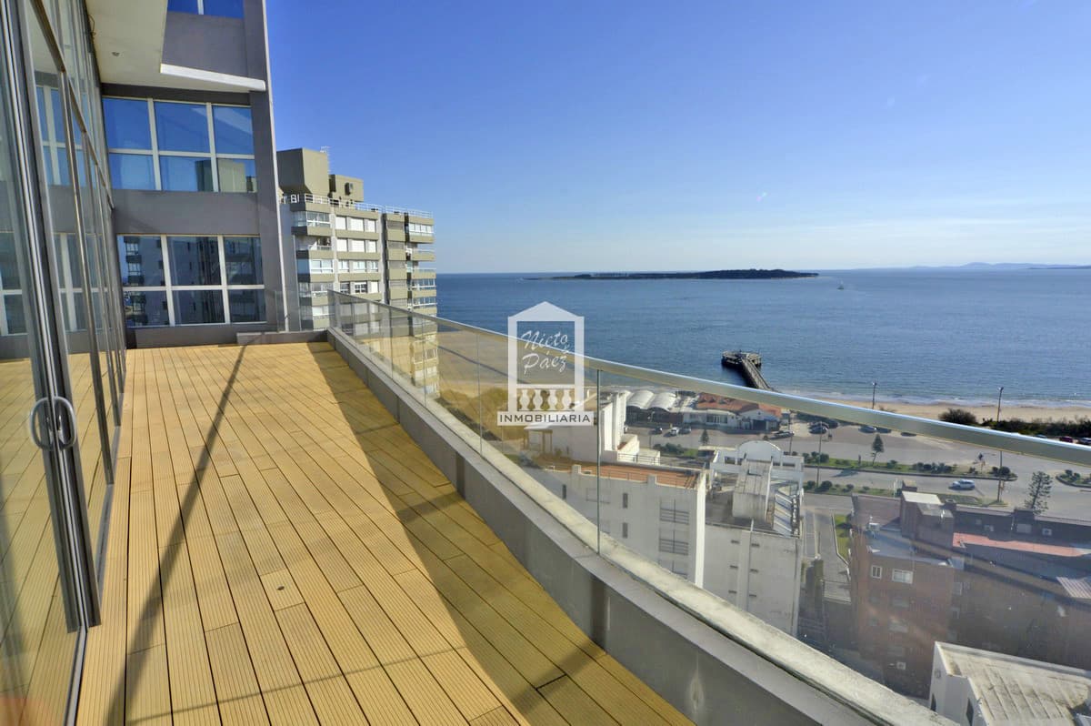Penthouse triplex. Único, piscina propia, ascensor privado.