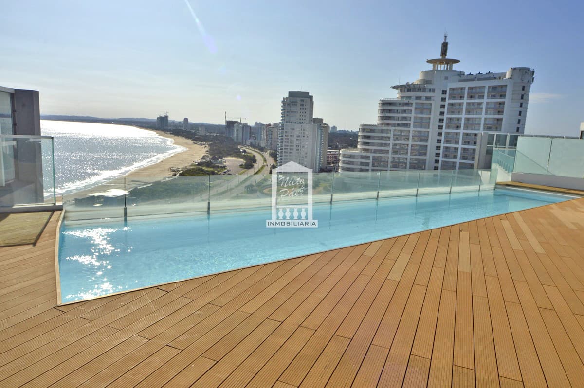 Penthouse triplex. Único, piscina propia, ascensor privado.
