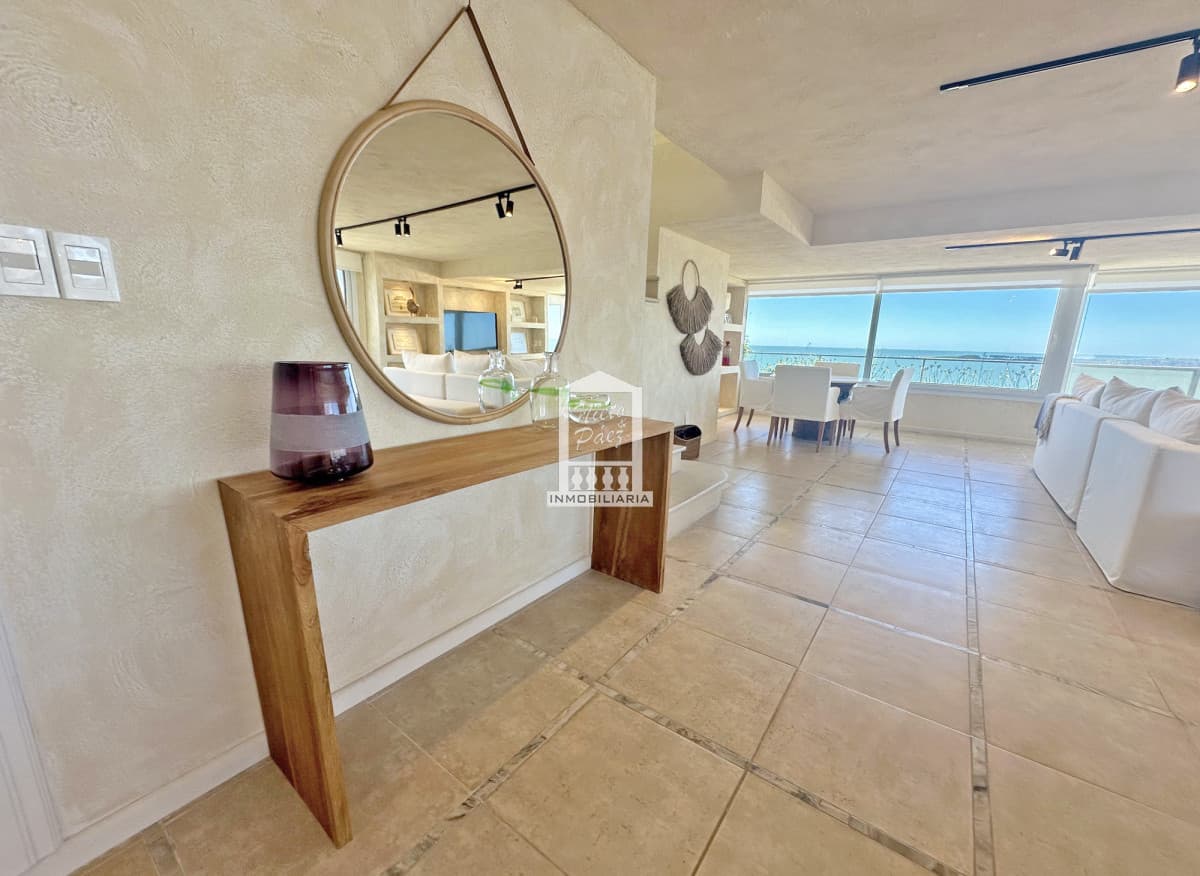 Penthouse dúplex reciclado, Playa Mansa. Losa radiante. Vidrios DVH