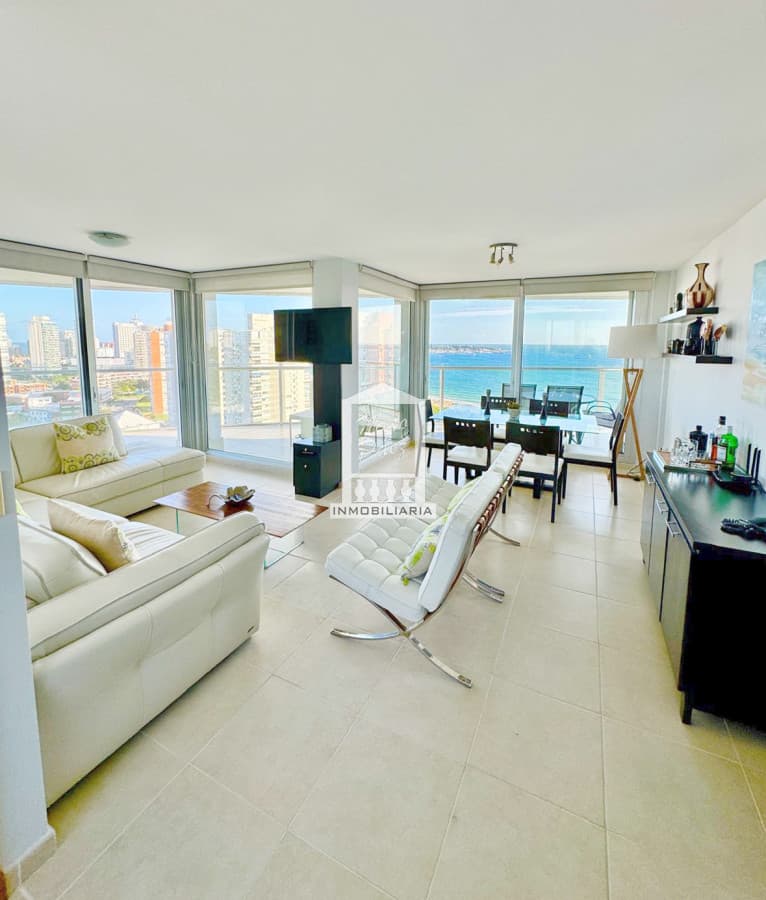 Playa Mansa, 3 suites, torre de categoría con todos los servicios.