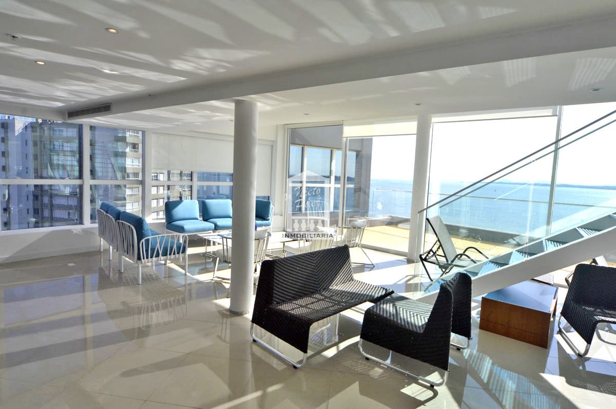 Penthouse triplex. Único, piscina propia, ascensor privado.
