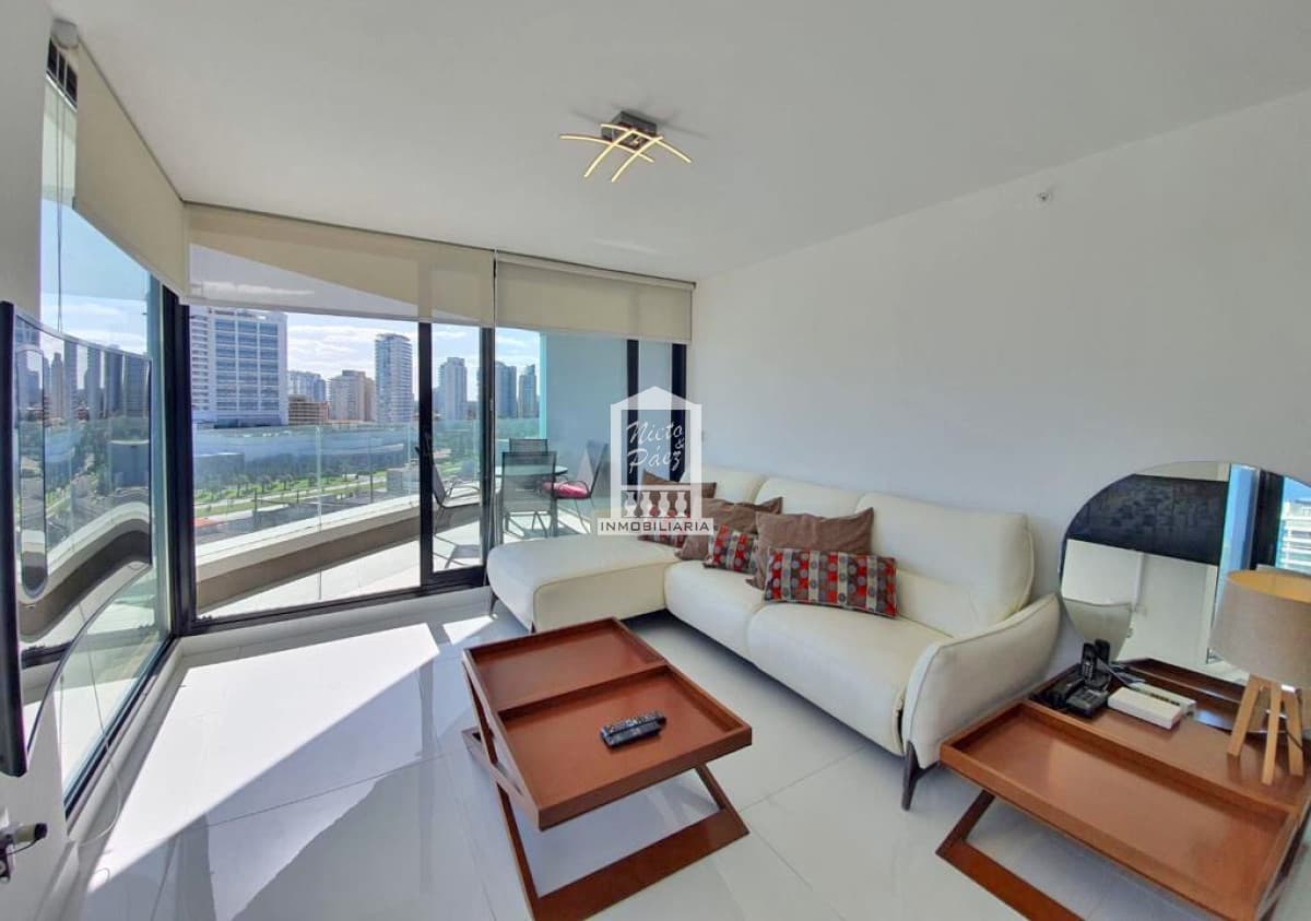 Piso alto con vista a la mansa, 3 suites, 2 garajes. Financiación directa