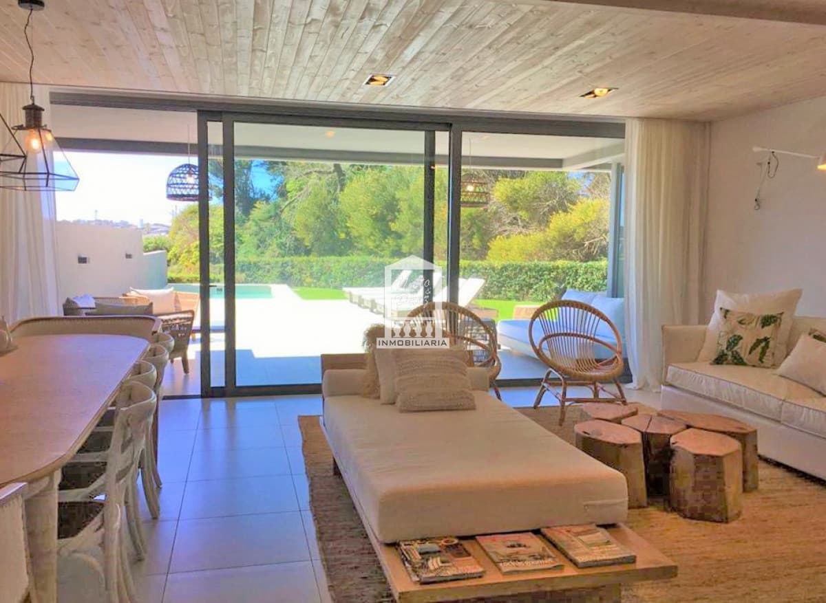 Espectacular, super equipado, piscina propia. 2 garajes