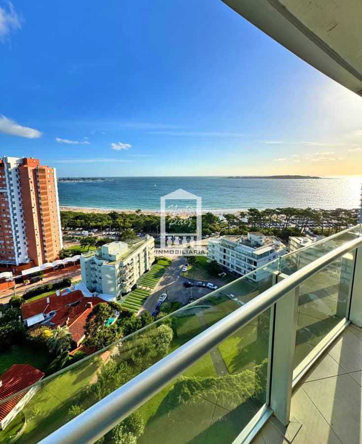 Playa Mansa, 3 suites, torre de categoría con todos los servicios.