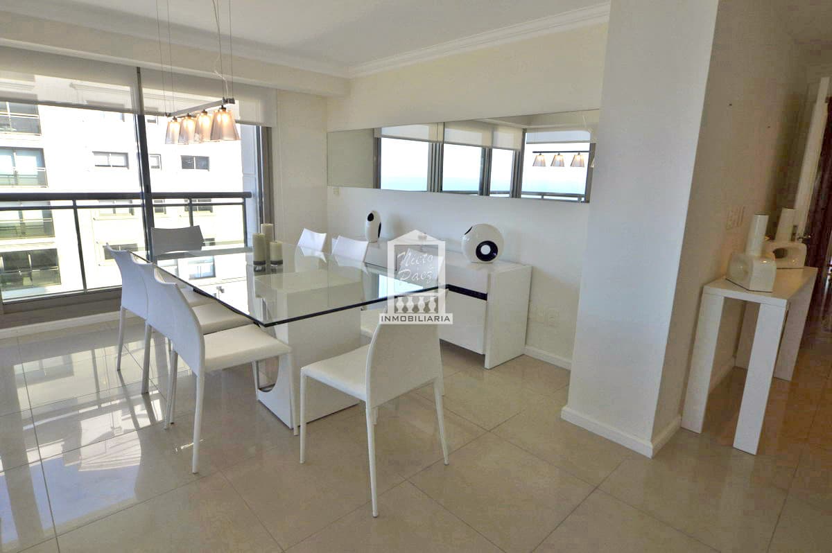 Imperiale, esquinero. 3 suites + servicio.