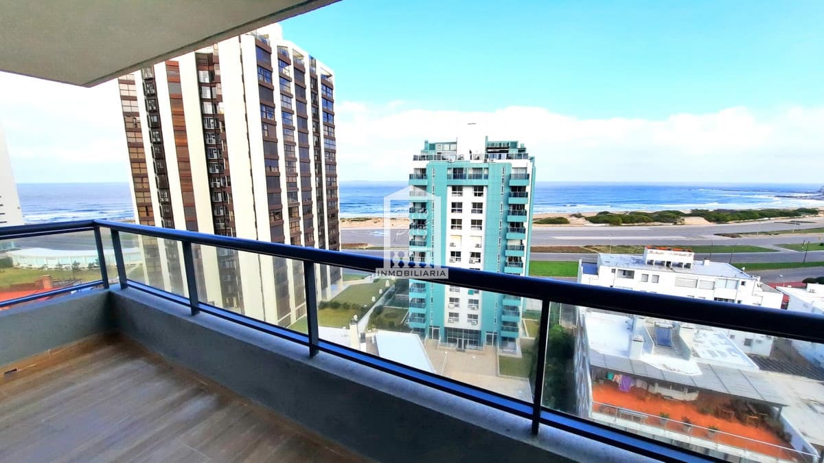 Pronto para entrar, REVENTA, vista al mar, edificio con servicios.