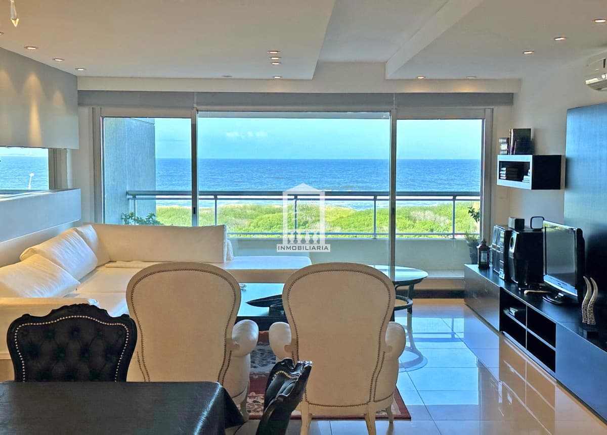 Playa Brava, gran planta, 3 suites + servicio, garaje doble.