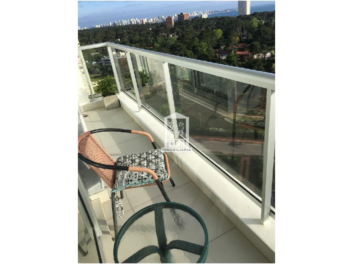Piso alto, con vista a la mansa.