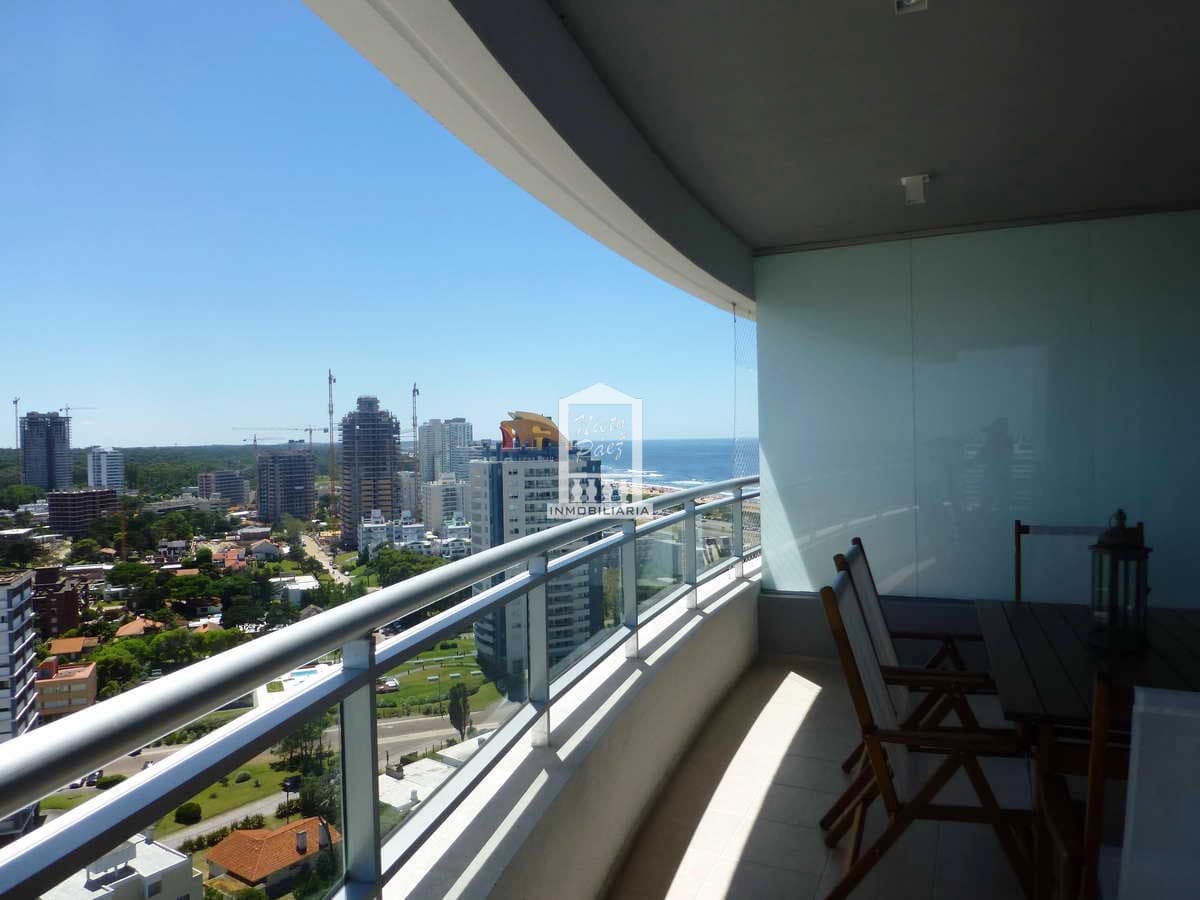 Av Chiverta, piso alto con vista al mar.
