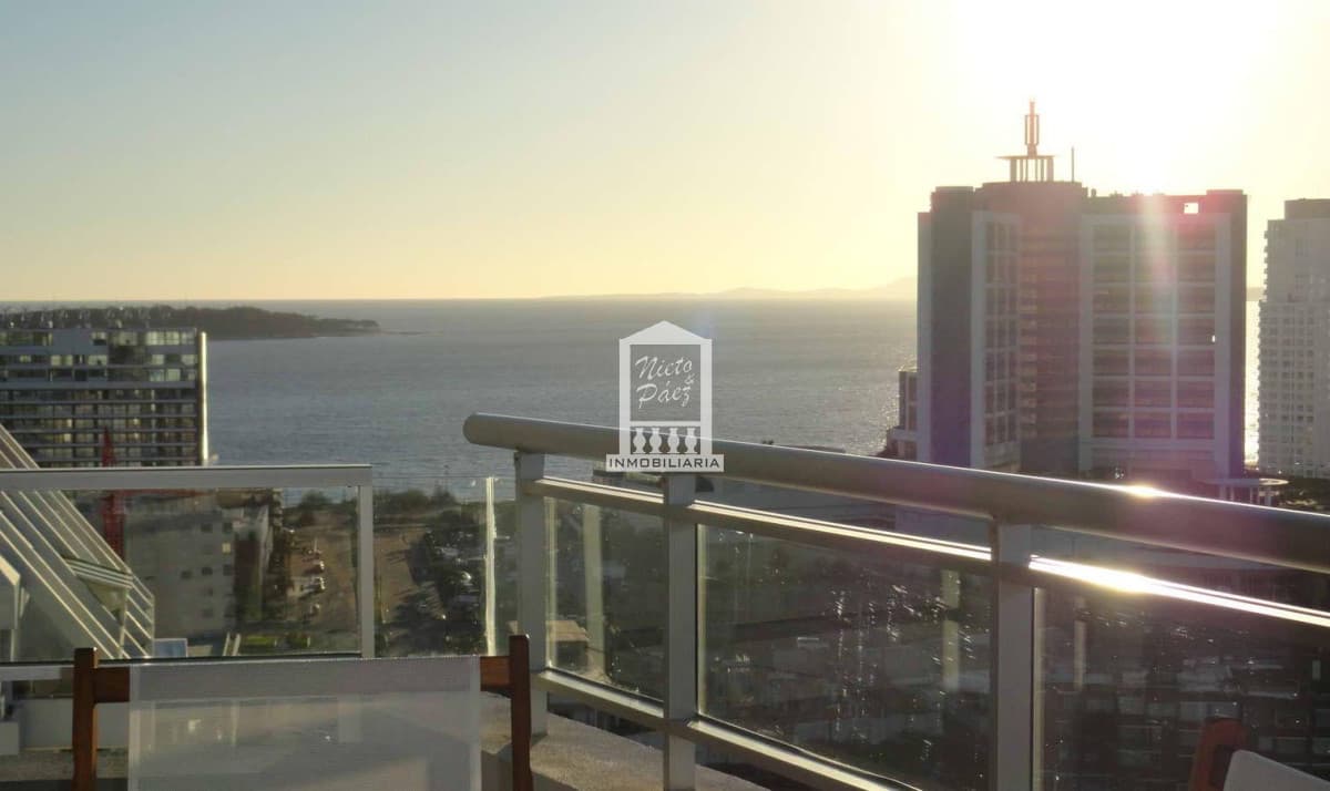 Av Chiverta, piso alto con vista al mar.