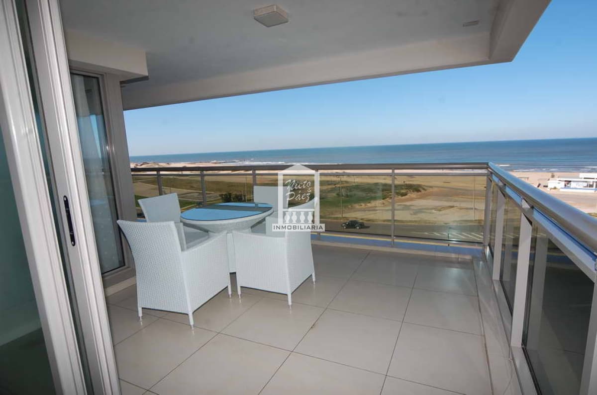 Imperiale, esquinero. 3 suites + servicio