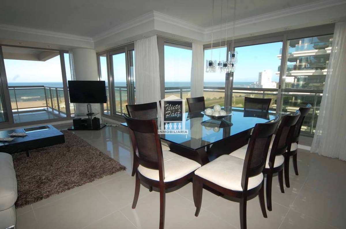 Imperiale, esquinero. 3 suites + servicio