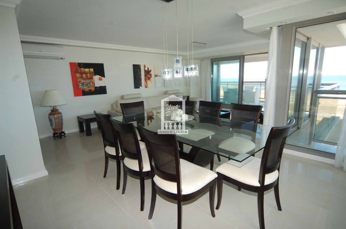 Imperiale, esquinero. 3 suites + servicio
