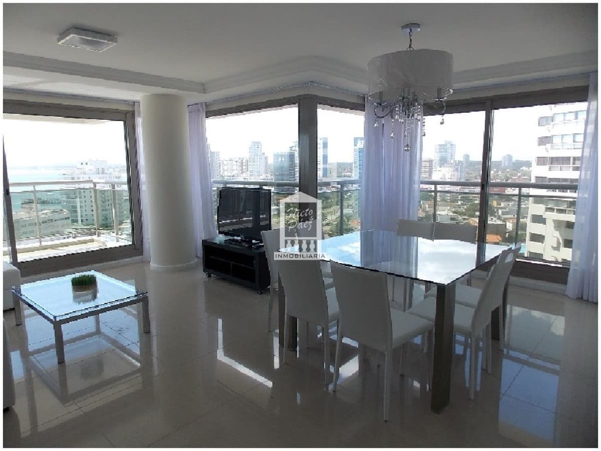 De lujo, piso alto con vista a la mansa