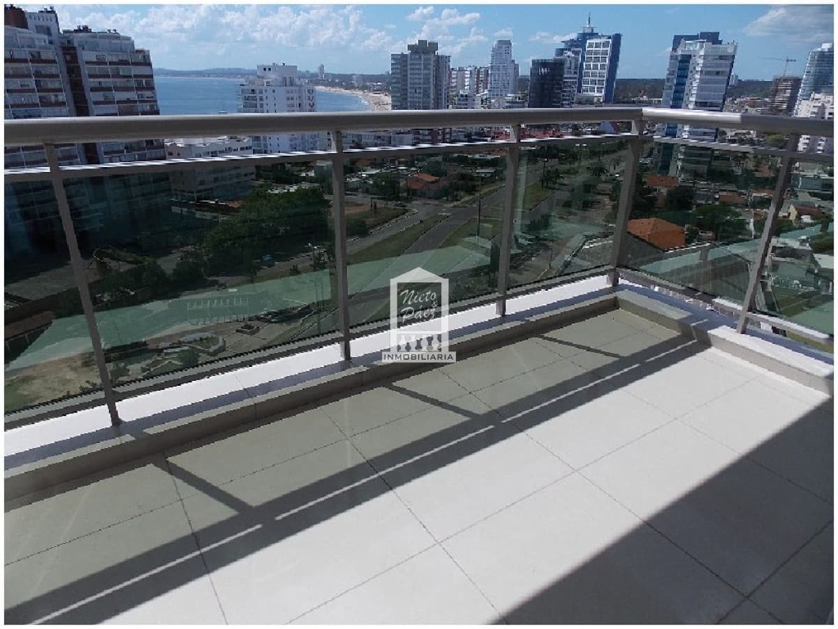 De lujo, piso alto con vista a la mansa