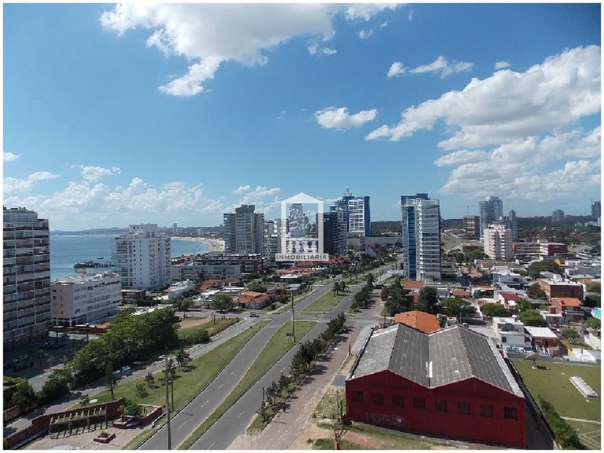 De lujo, piso alto con vista a la mansa