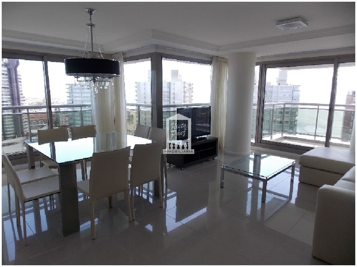 De lujo, piso alto con vista a la mansa