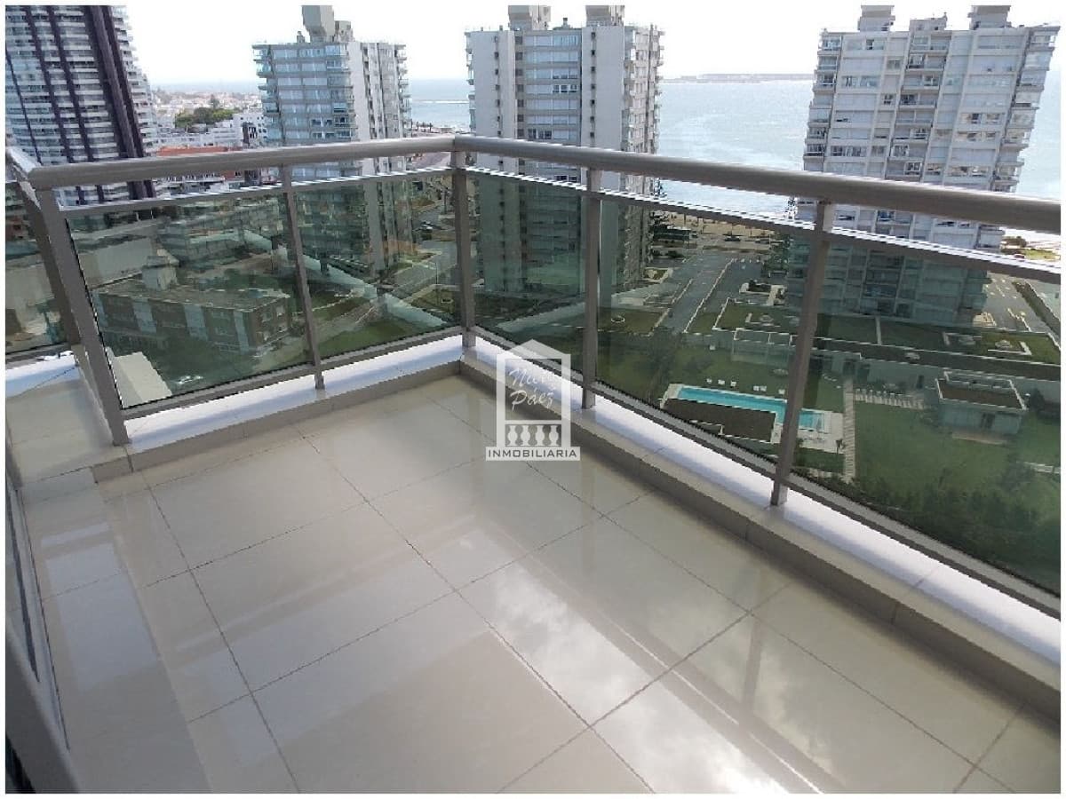De lujo, piso alto con vista a la mansa