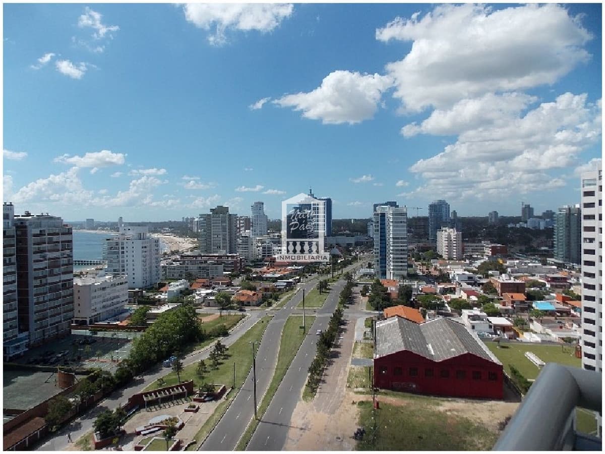 De lujo, piso alto con vista a la mansa