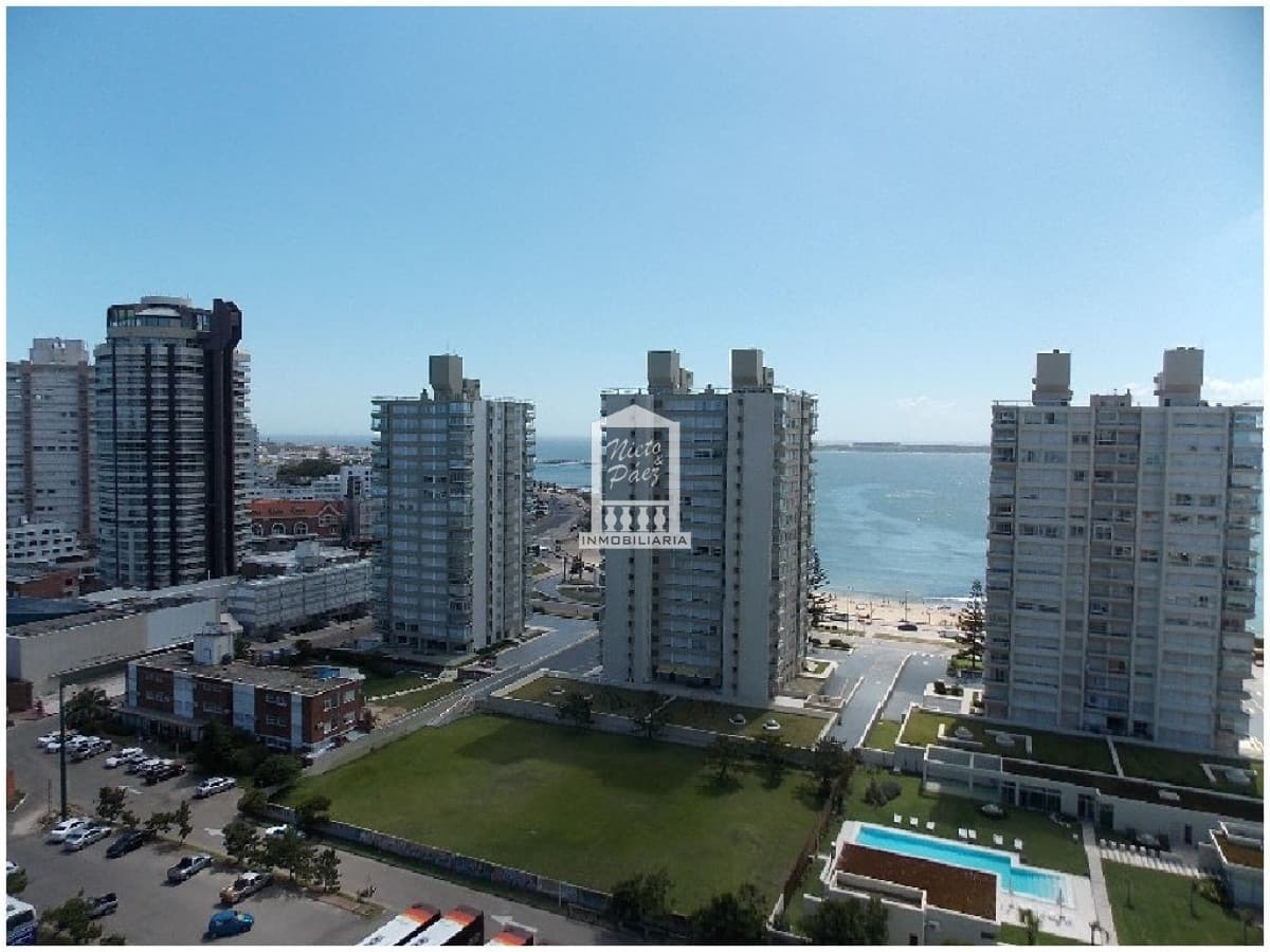 De lujo, piso alto con vista a la mansa