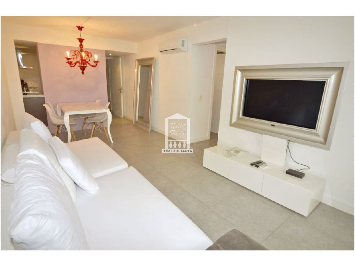 Esquinero, 2 dorm, con servicios de hotel.
