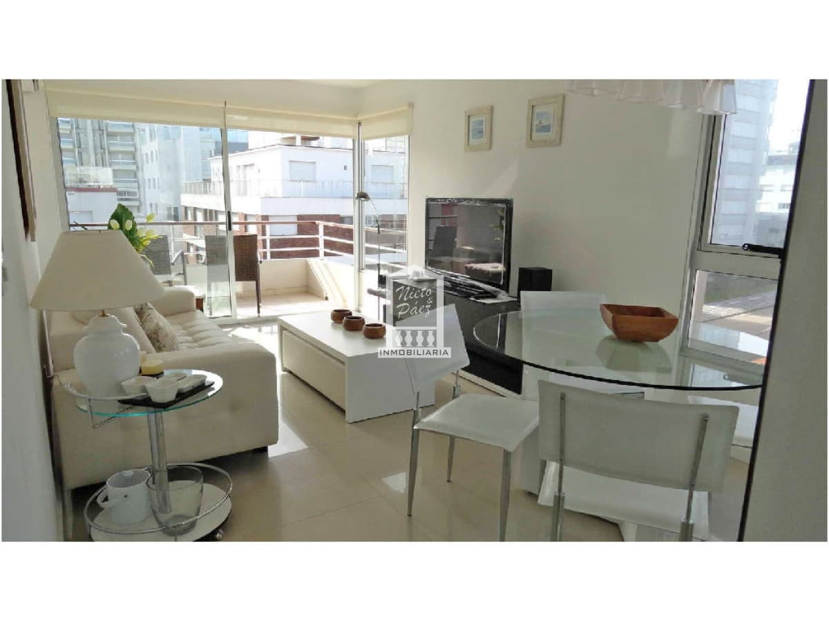 Península, 2 dorm, con parrillero propio.