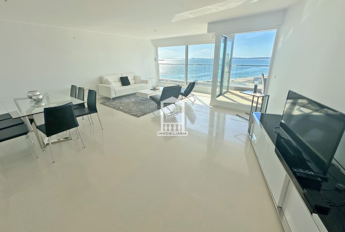 Mansa, con toda la vista. 3 suites + toilette. Full amenities.