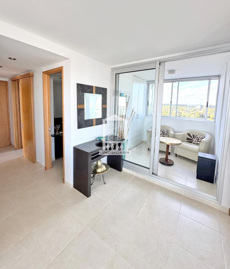 Playa Mansa, 3 suites, torre de categoría con todos los servicios.