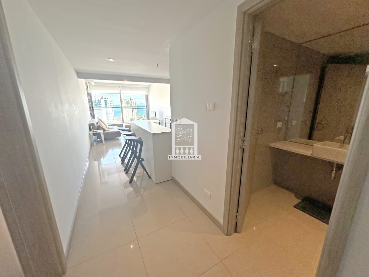 Piso alto, 1 suite + toilette, garaje. Full amenities.