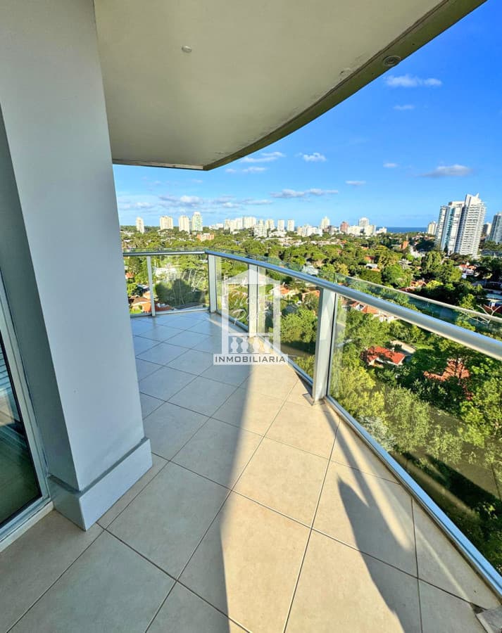 Playa Mansa, 3 suites, torre de categoría con todos los servicios.