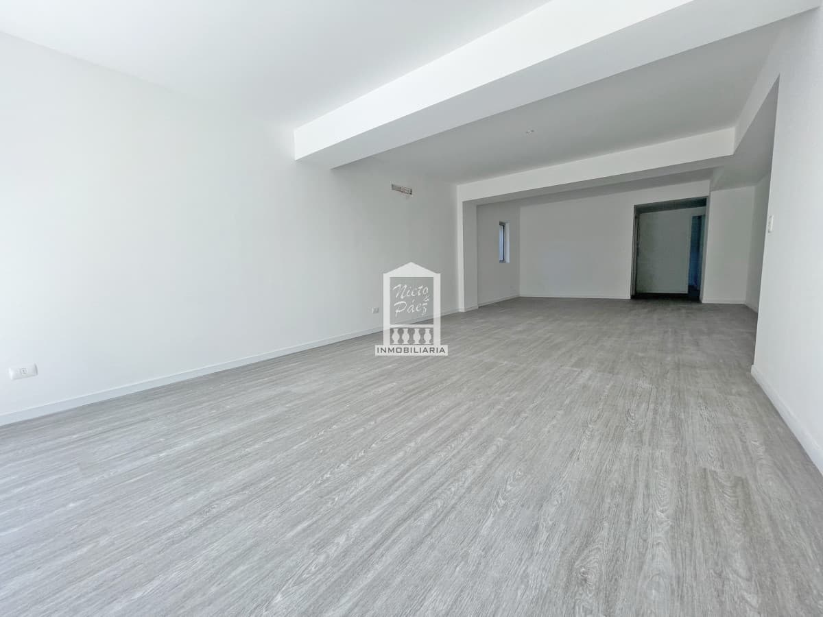 A estrenar, sobre Av Roosevelt, apto para oficina. Con amenities.