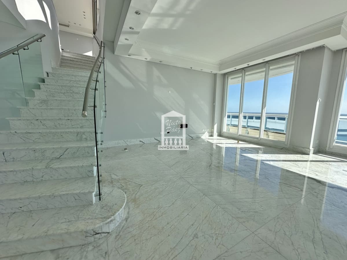 Impactante penthouse dúplex con pileta propia. 670 m2, 4 garajes