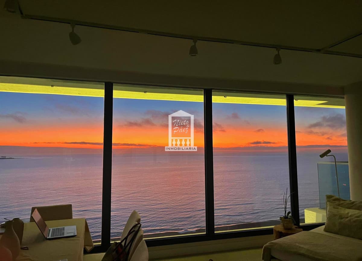 Venetian, esquinero a Punta Ballena, piso alto, 2 garajes.