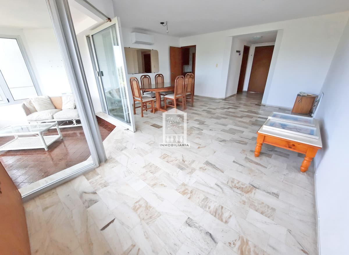 Roosevelt, 3 dorm, full amenities.