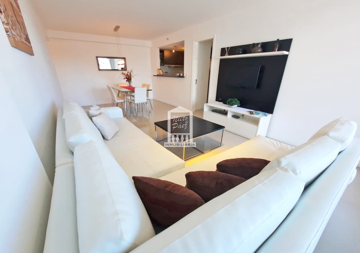 3 dorm. Piso alto sobre Av Chiverta, moderna torre con amenities.