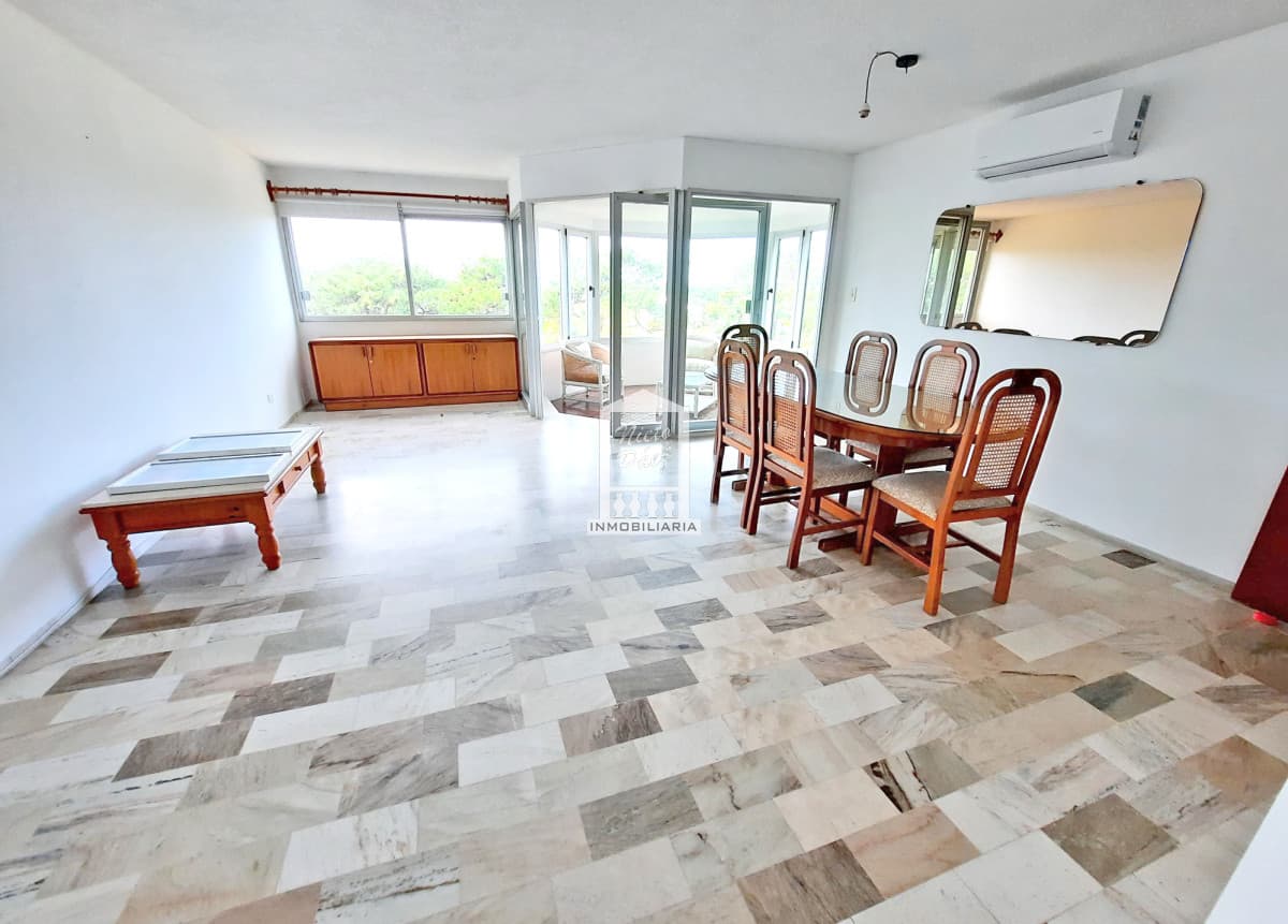 Roosevelt, 3 dorm, full amenities.