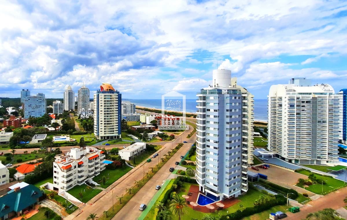 Moderno, planta especial. 3 dorm, 3 baños.