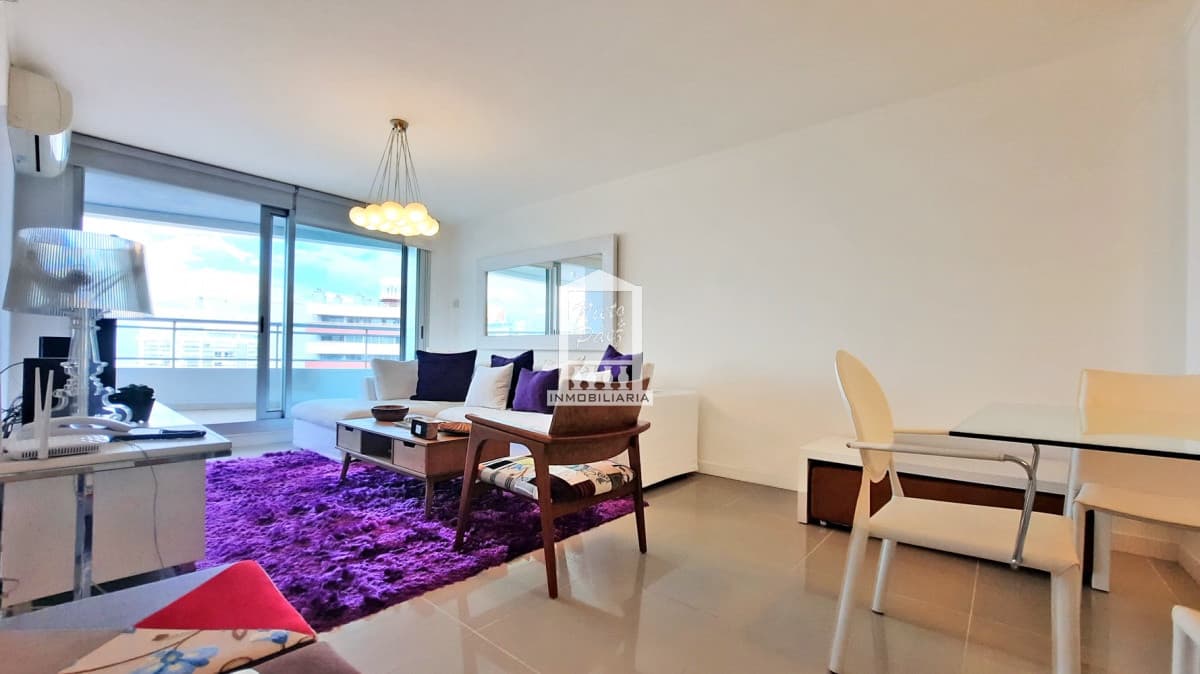 Moderno, planta especial. 3 dorm, 3 baños.