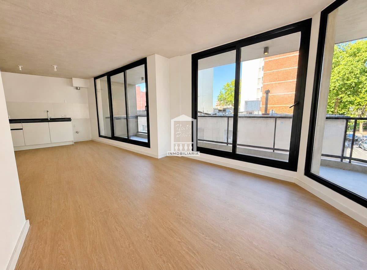 ESPECTACULAR PLANTA DE 1 DORMITORIO CON TERRAZA CORRIDA Y PARRILLERO PROPIO!! CON RENTA!!!!