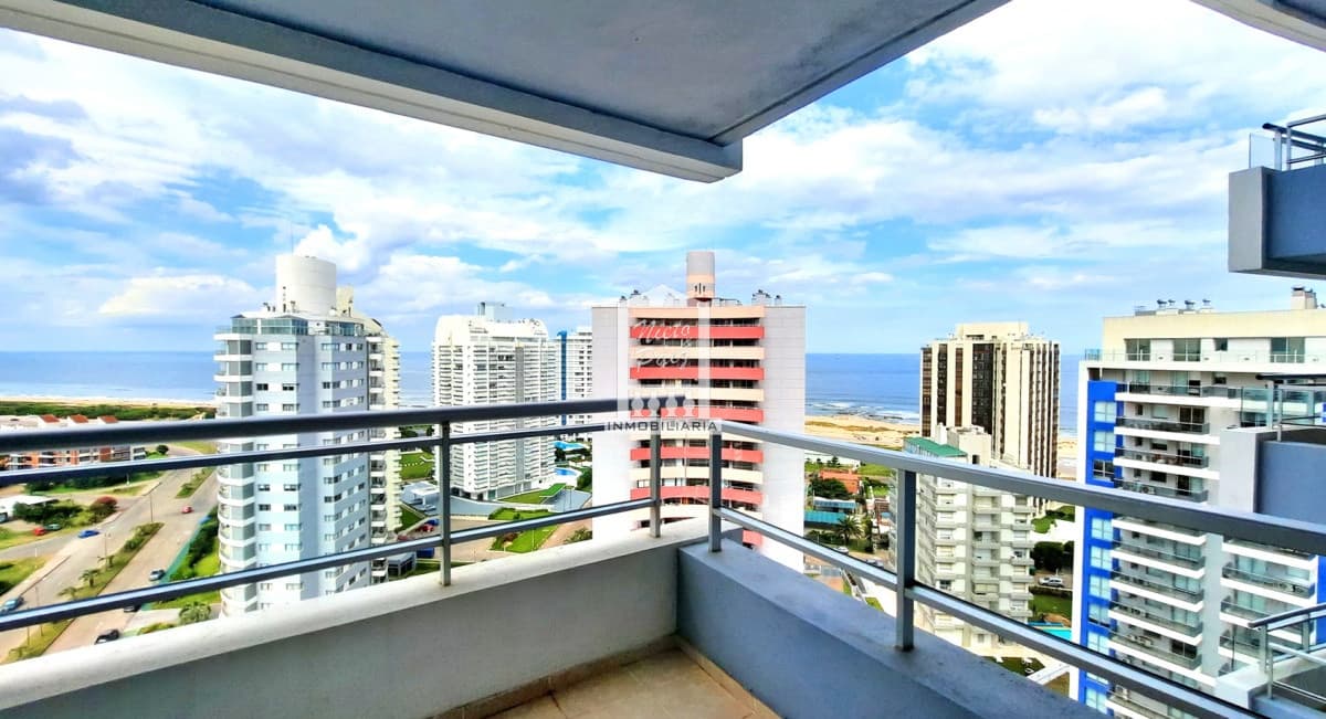 Moderno, planta especial. 3 dorm, 3 baños.